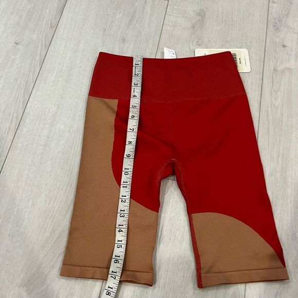 Fabletics Seamless High-Waisted Block Short size S - Picture 5 of 10
